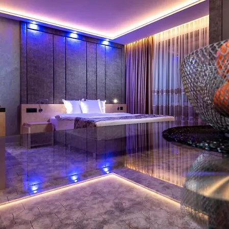 National Palace Wine & 4*
