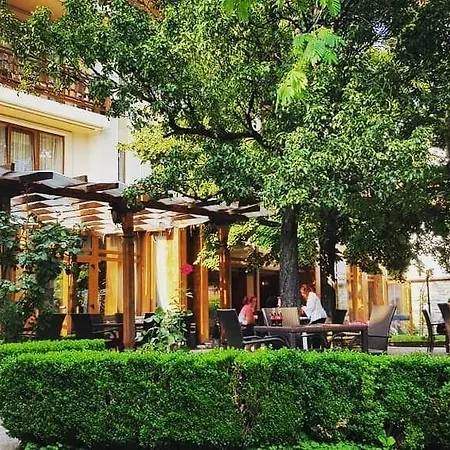 Хотел National Palace Wine & 4*