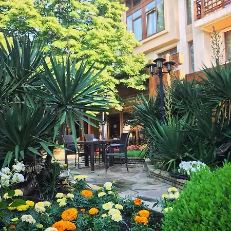 מלון National Palace Wine & 4*