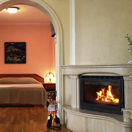 National Palace Wine & מלון 4*