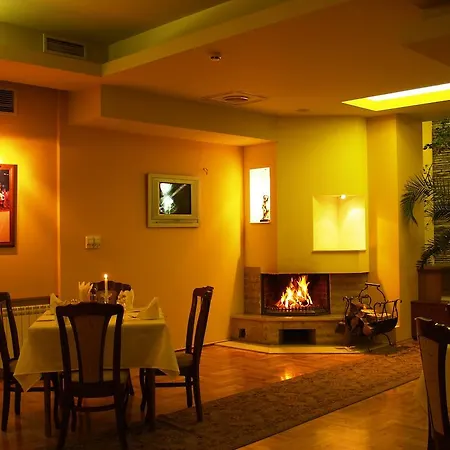 מלון National Palace Wine & 4*